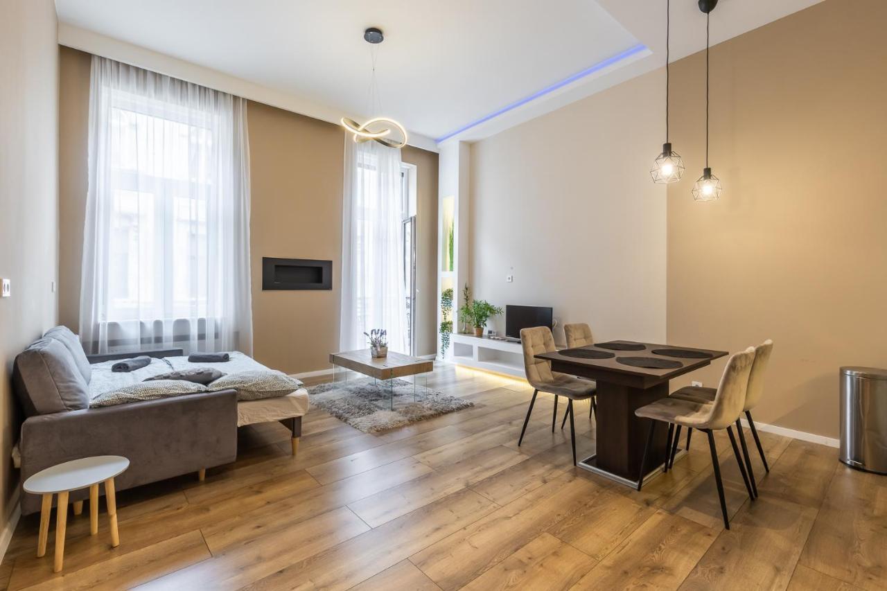 Csengery Deluxe Home With Balcony Budapest Eksteriør billede